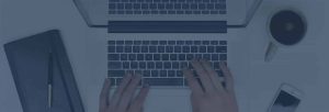 Bezig met het schrijven van een artikel voor een zakelijke blog