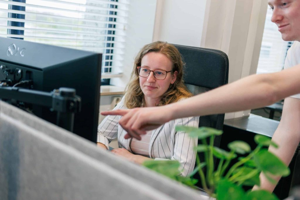 Colleagues working together at a computer on local SEO