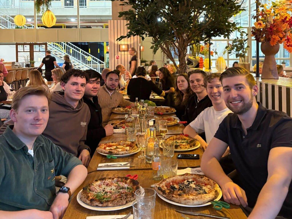 Het JKC Media-team tijdens een bedrijfsuitje